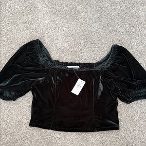 Teen Black Velvet Puff-Sleeve Crop Top